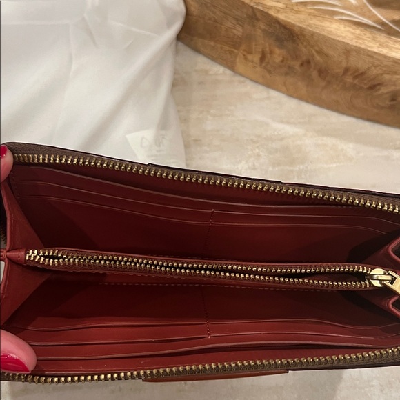 COACH - Picture 2 of 3